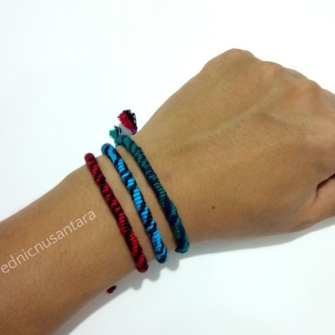 Gelang Sade Khas Lombok Gelang Tali Gelang Gunung Gelang Gelang Sade Khas Lombok Gelang Tali Gelang Gunung Gelang