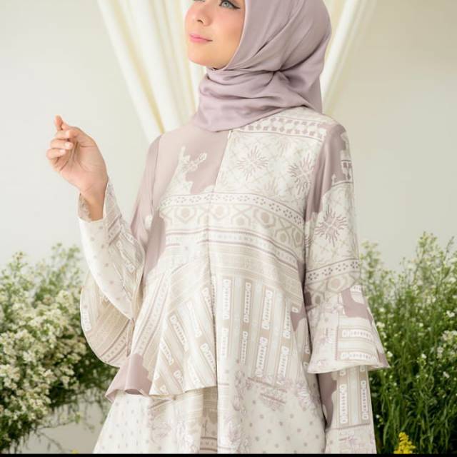 Jeumpa blouse by Wearingklamby