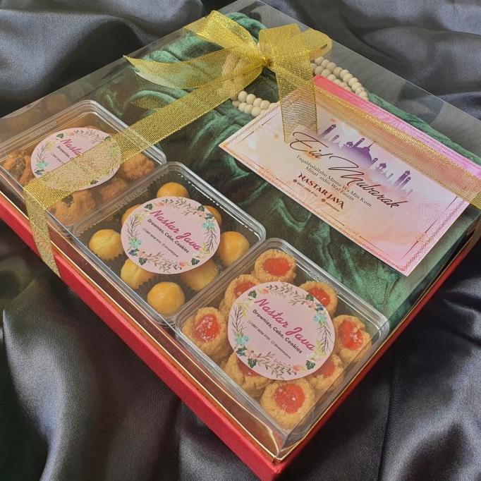 

BISA COD Parcel lebaran cookies & sajadah by nastar java (hampers silver 3) PROMO