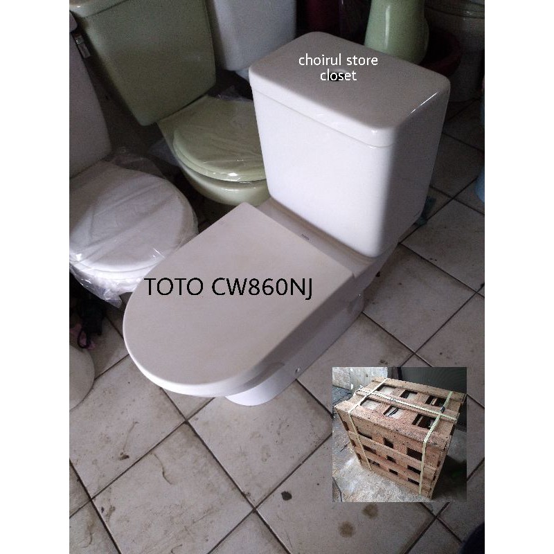 kloset duduk merk TOTO  model omni tombol atas/closet siap pakai  bekas mulus  merk toto tombol  war
