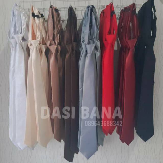 Dasi pria panjang merah biru krem coklat hitam kuning gold Dasi pria panjang merah biru krem coklat hitam kuning gold