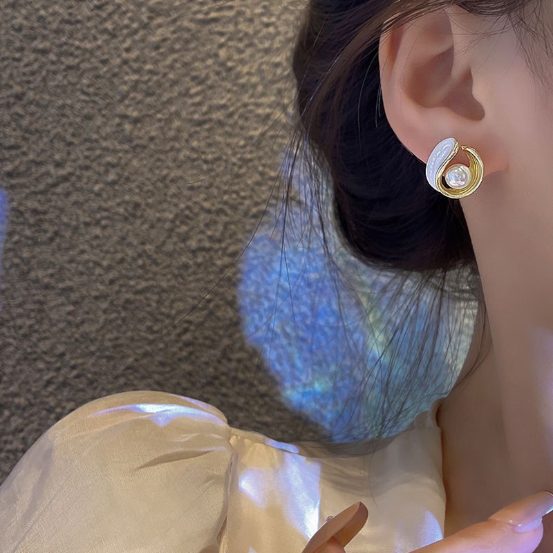 Anting Tusuk Asimetris Model Geometri Dengan Mutiara Gaya Retro Untuk Wanita