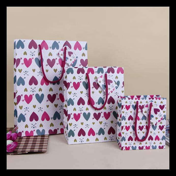 

PAPERBAG VALENTINE SEDANG 12CMX18CM BERKUALITAS