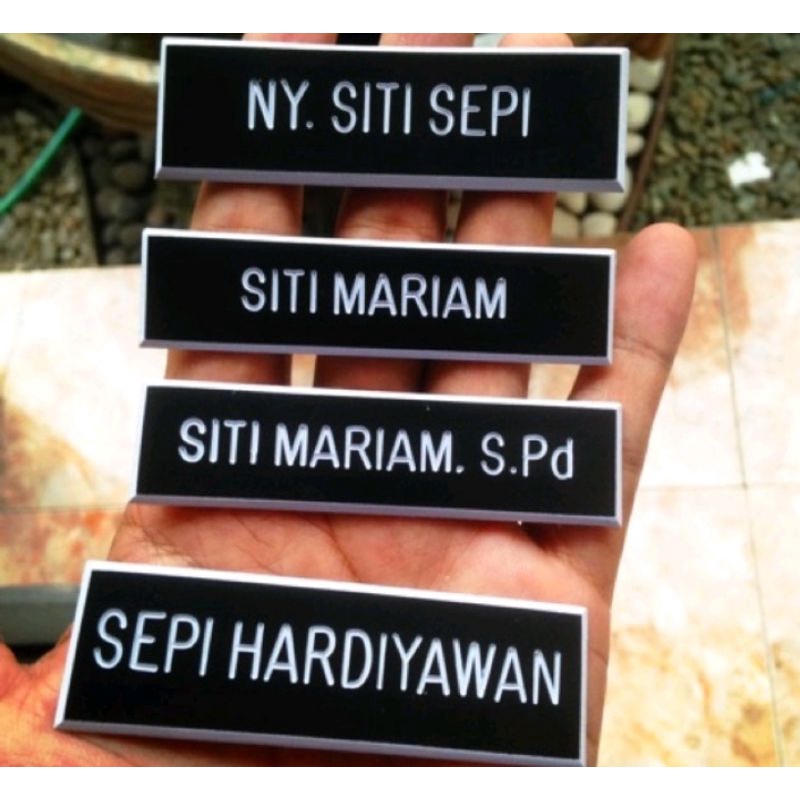

name tag dada pakai magnet atau peniti