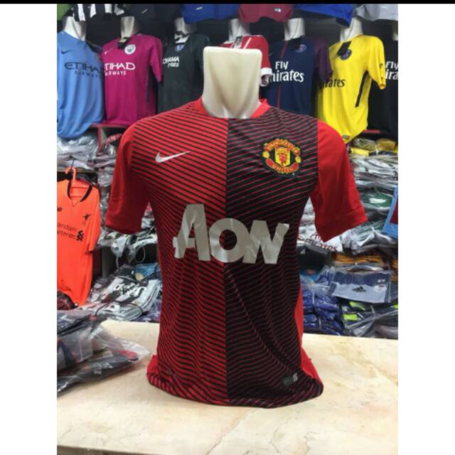 Jersey training MU aon merah uk L