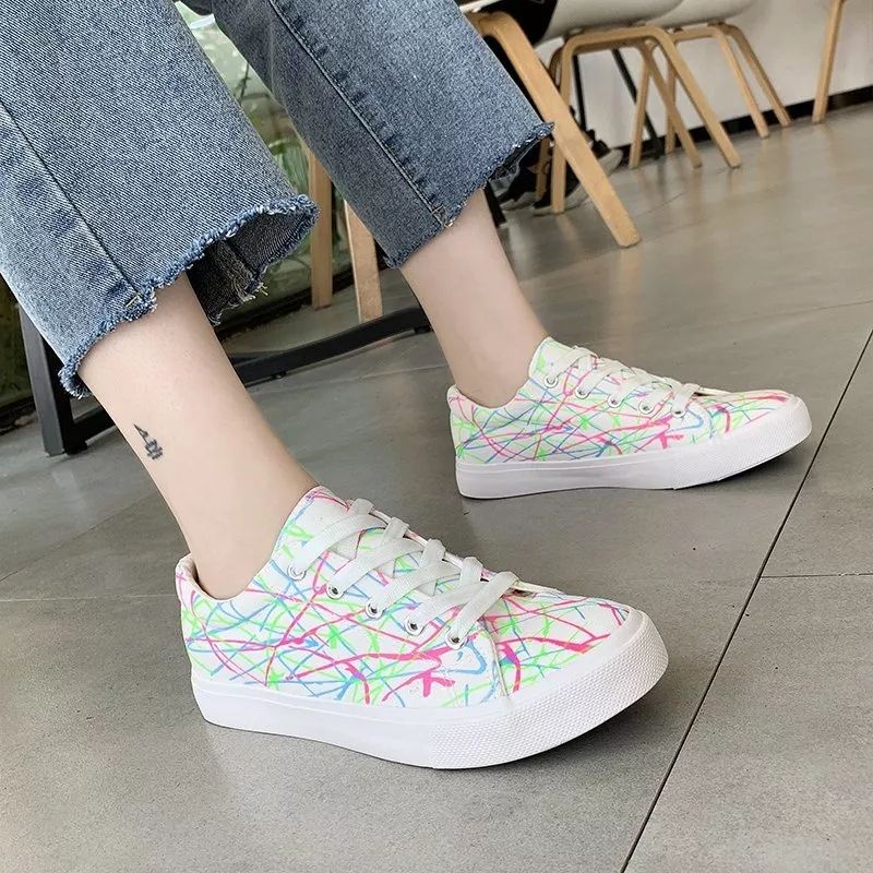 Sepatu Wanita Sneakers Warna Warni grafiti