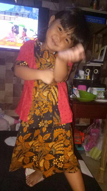 Kutu Baru Anak Usia 1,2,3,4,5,6,7,8,9,10,11,12 Tahun Setelan Kebaya Lengan Pendek + Rok Batik