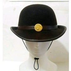 

Topi boni pramuka prempuan bisa untuk anak SD,SMP,SMA ,bahan laken/bludru tebal dan halus