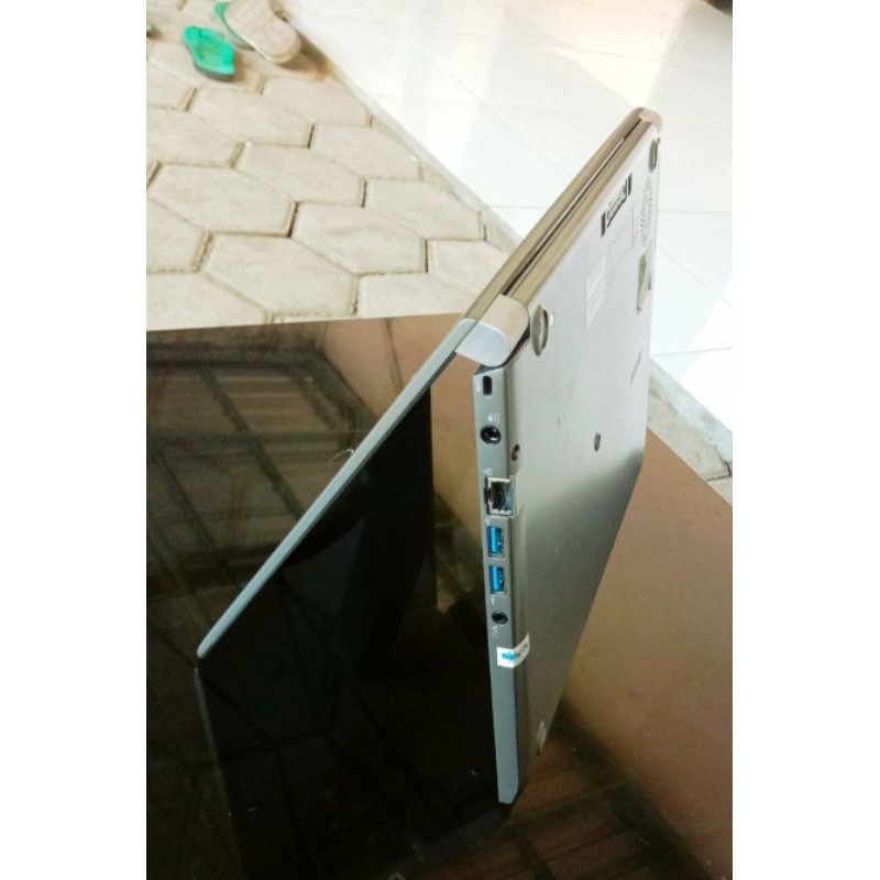 Toshiba Z30-B Super kencang Core i7 Hasswell (Gen 5)/TOUCHSCREEN/RAM 8gb/SSD 128gb/Layar 13,3 inch