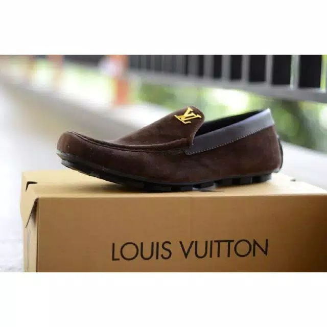 SEPATU SLIP ON PRIA LV LOUIS VITTON CASUAL FORMAL SUEDE TERLARIS