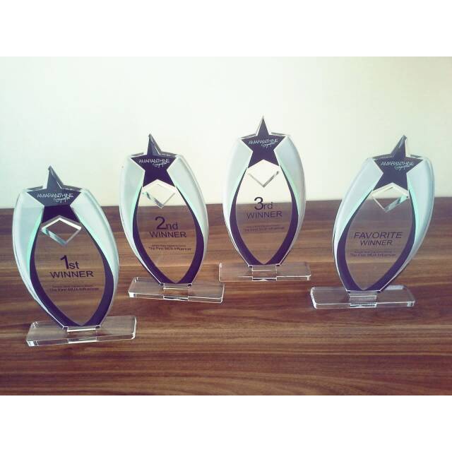 Piagam penghargaan,piagam custom,piagam unik,standee custom,standee murah,souvenir pernikahan,