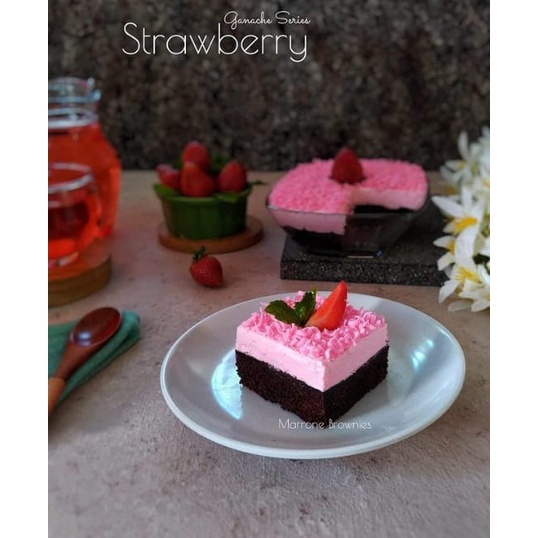 

Brownis Kukus Strawberry Ganache Series