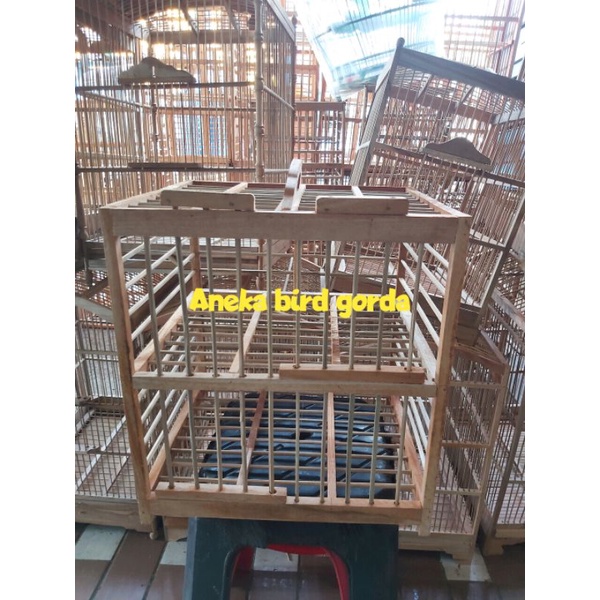 Kandang burung dara lepasan