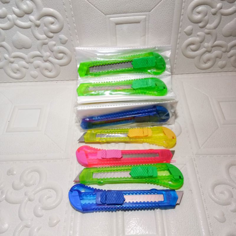 

Pisau Cutter Knife isi 12 pcs ukuran besar
