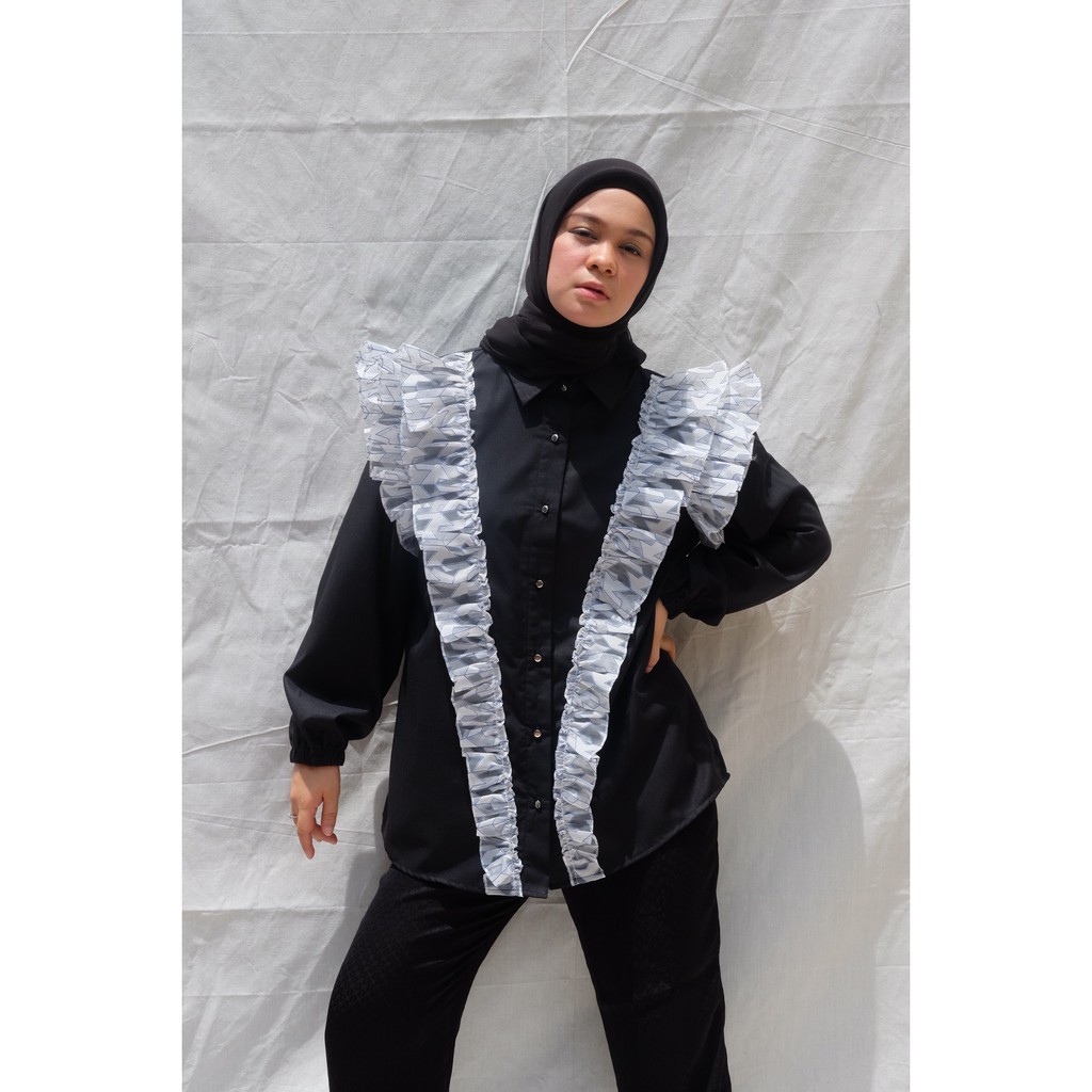 

Namirah The Label - Icighatsu Black Top