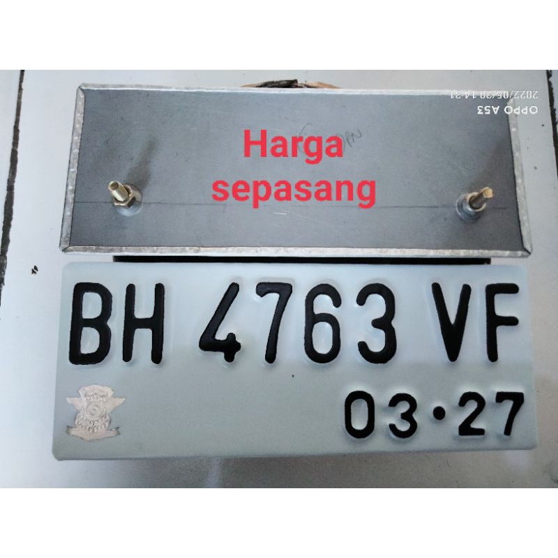 Plat nomor  motor dasar putih(BAUT TANEM) Berlogo