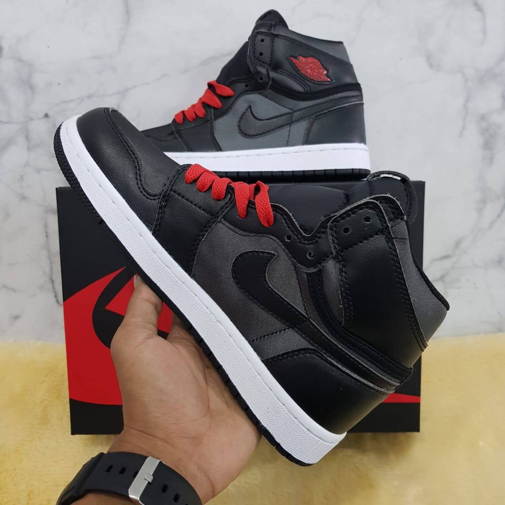 AIR JORDAN 1 SATIN BLACK