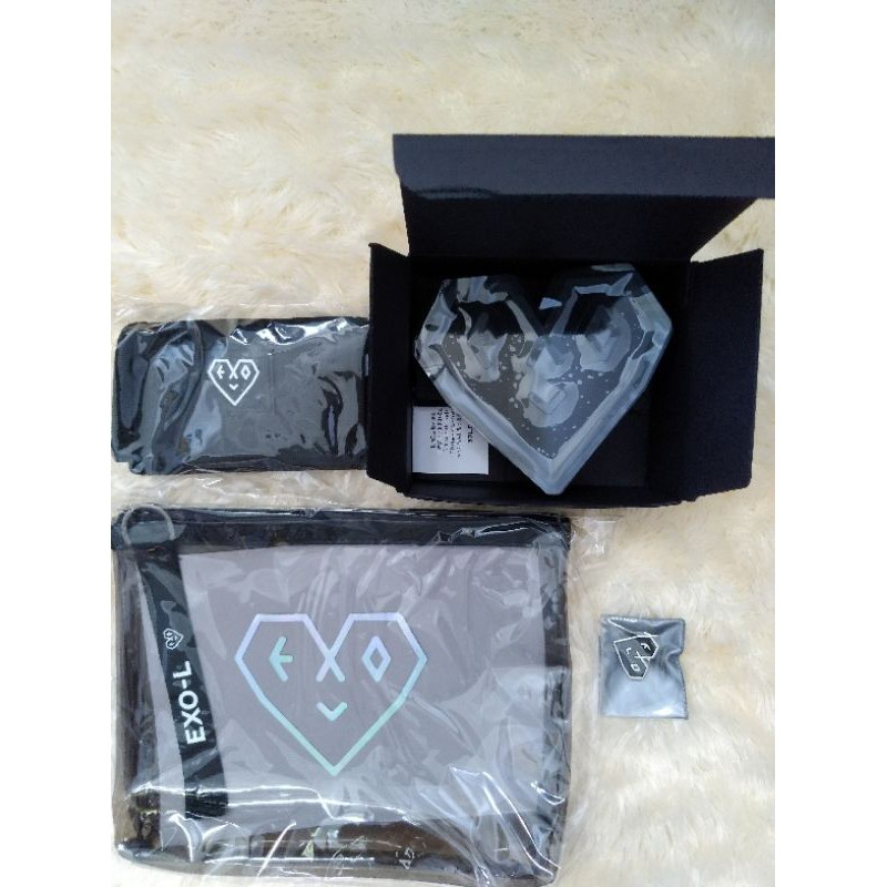EXO WELKIT WELCOME KIT ACE GOODS MERCH MERCHADISE POUCH BOX WALLET BADGE