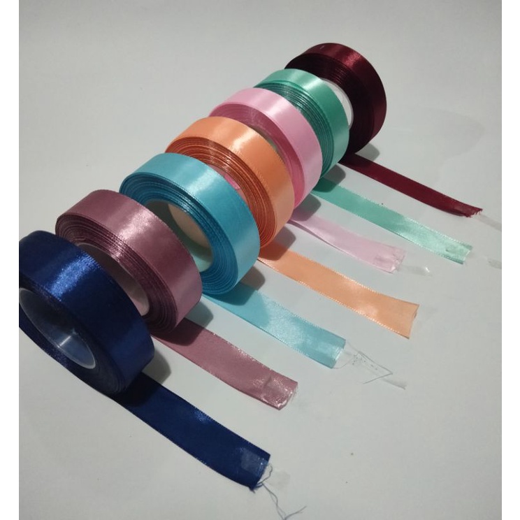 

pita satin ukuran 3/4 in