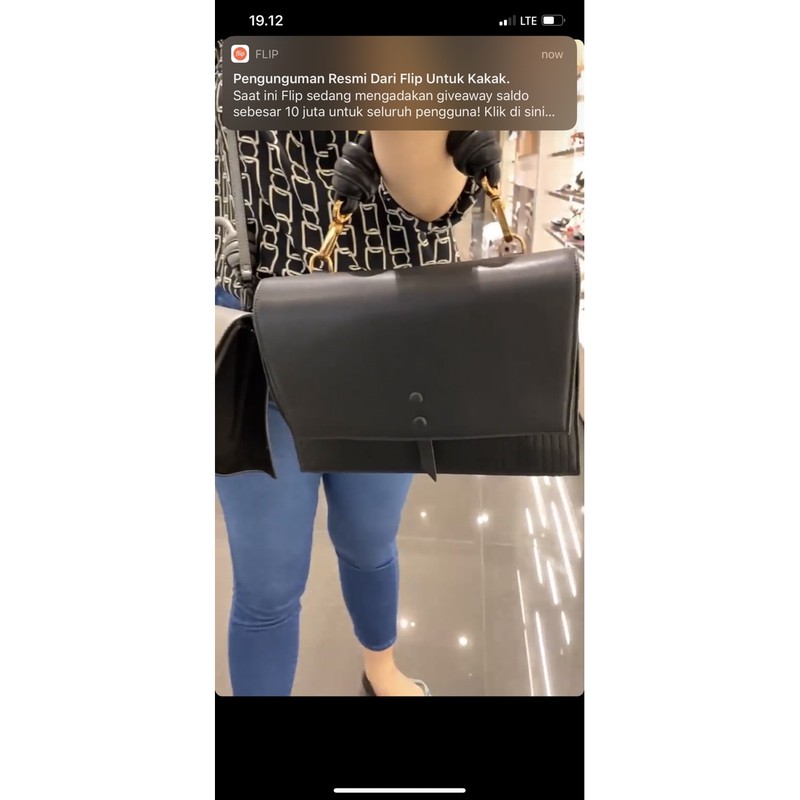 Tas Charles n keith Hitam