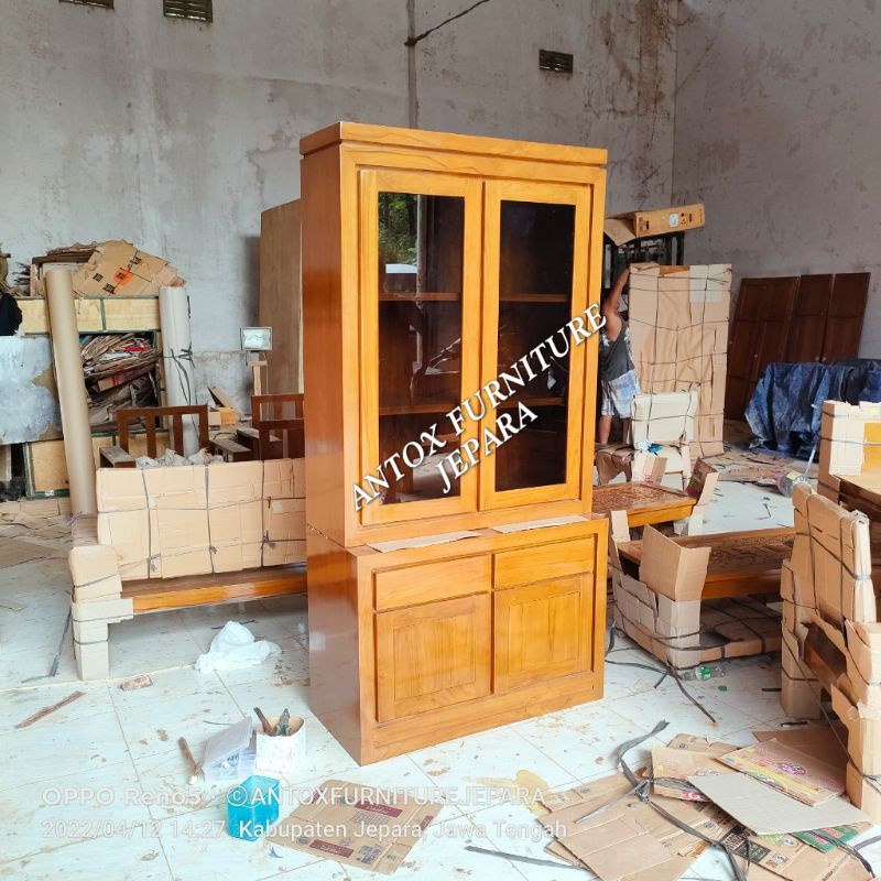 lemari pajangan minimalis mebel Jepara