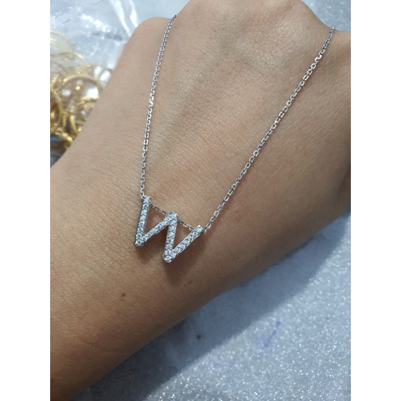 kalung emas putih huruf w