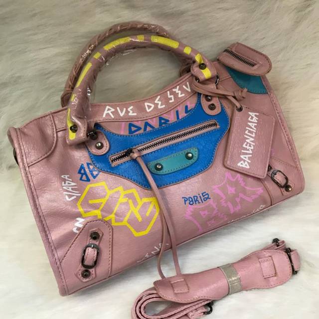 

Balenciaga grafity 40 cm