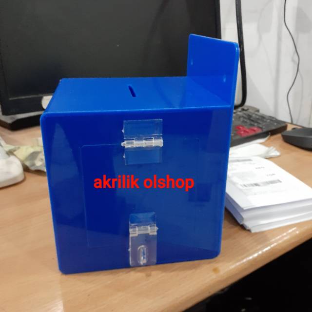 

Kotak amal warna biru