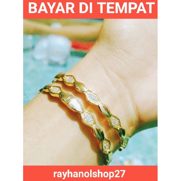 GELANG WANITA TITANIUM PALING DI MINATI per 2 pcs dan per 1Pcs bahan lapis emas 22k tersedia diameter 58-60 lingkaran gelang nya