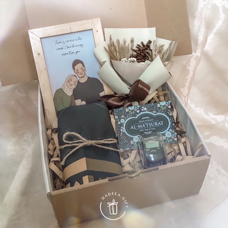 

Taat Gift Box ( Kado / Hadiah / Hampers / Wisuda / Ulang Tahun / Anniversary )