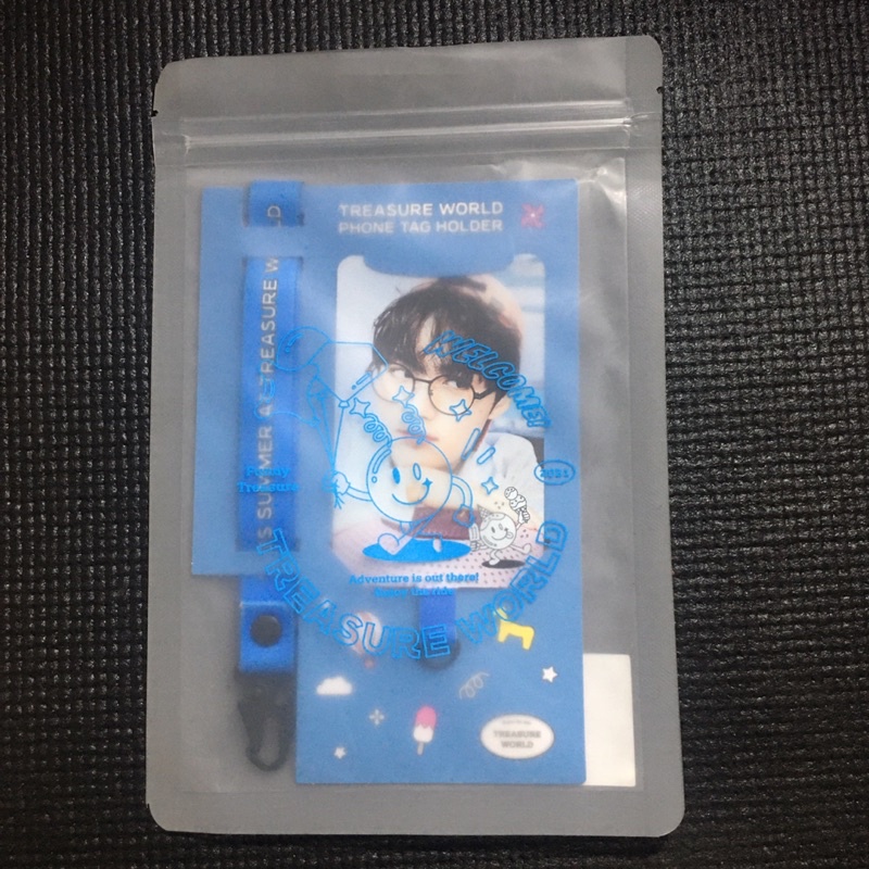 TREASURE WORLD MERCH - DOYOUNG OFFICIAL PHONE TAG HOLDER