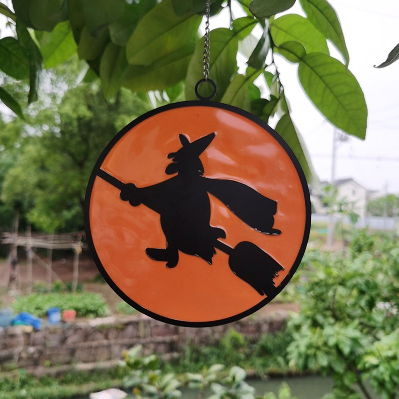Liontin Gantung Bentuk Penyihir Glow in the Dark Bahan Besi Untuk Pesta Halloween