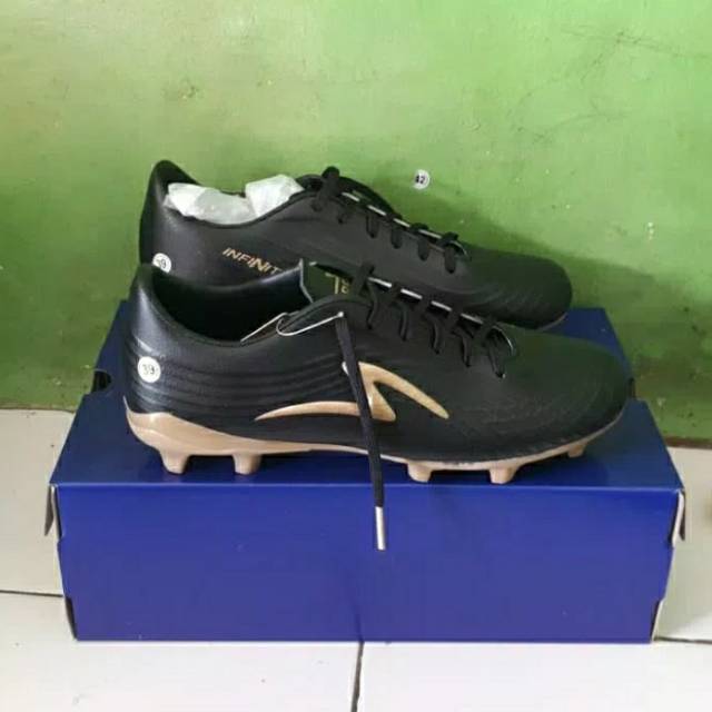 SEPATU BOLA SPECS GRADE ORI HITAM