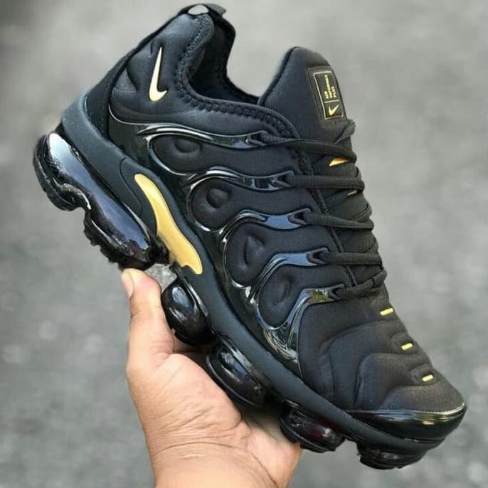vapormax tn black and gold