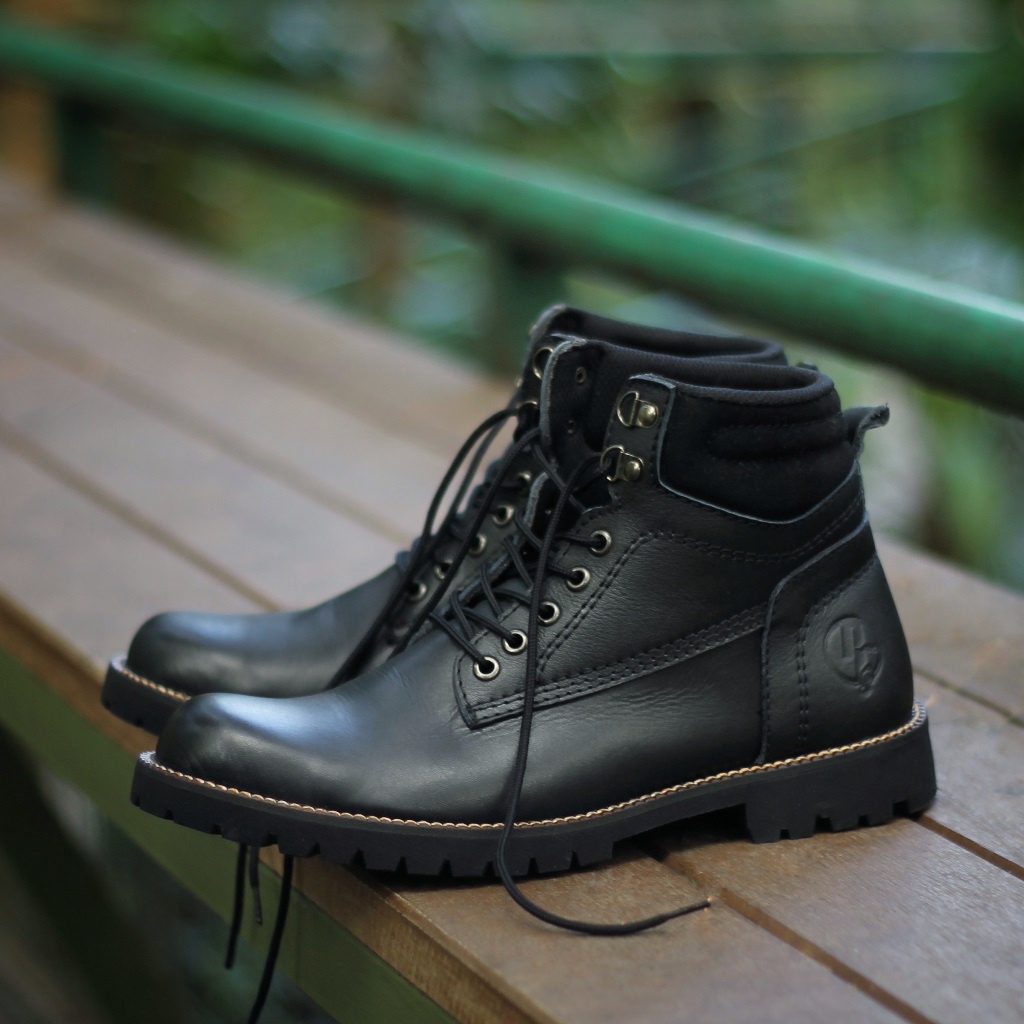 PENTATONIC BLACK ORIGINAL x REYL MAN Sepatu Safety Boots Hitam Kulit Sapi Asli Pria Kerja Proyek Lapangan Outdoor Pelindung Ujung Besi Tali Steel Toe Cap Working Shoes Motor Bikers Touring Footwear Big Size Ukuran Besar Jumbo 44 45 Keren Terbaru Kekinian