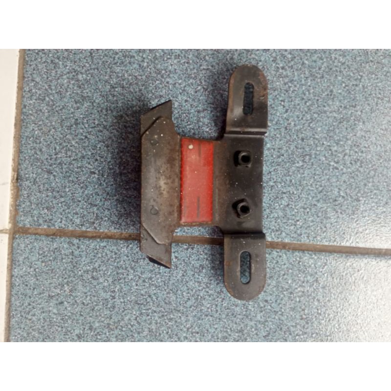 breket dudukan pangkon plat nomor belakang motor Yamaha Vega R lama