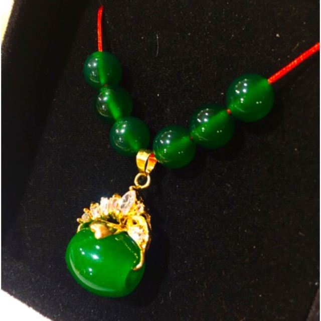 Liontin giok +kalung tali merah