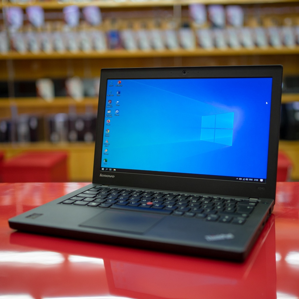 Laptop Lenovo Thinkpad X240 i5 Ram 8GB SSD 240GB Second Bergaransi