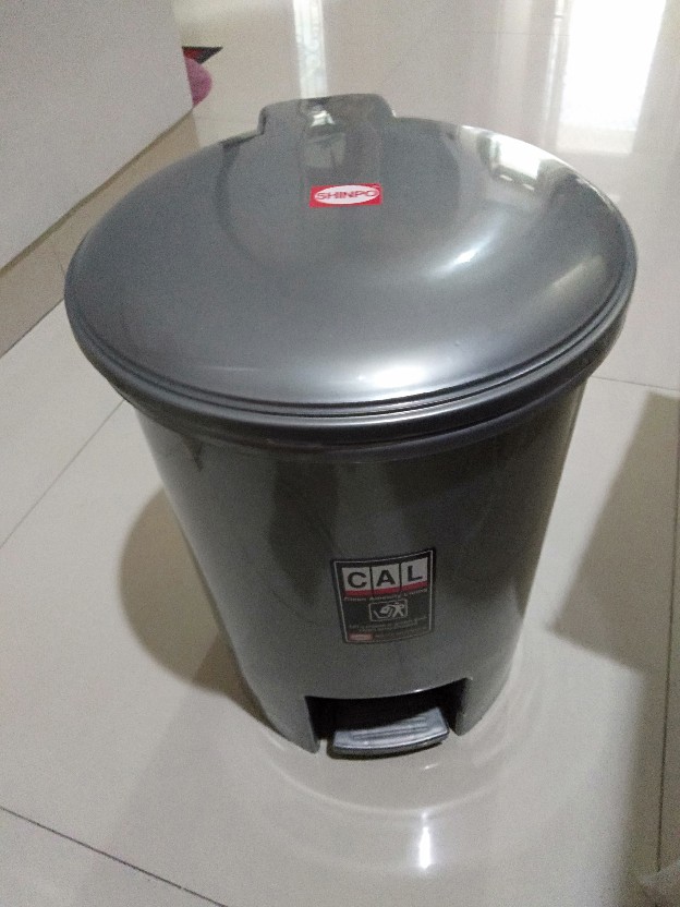 Tempat Sampah Injak Bulat Shinpo 12 Lt Sip 840l