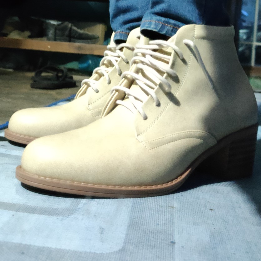 Khakikakiku Rounded Shoelaces Beige