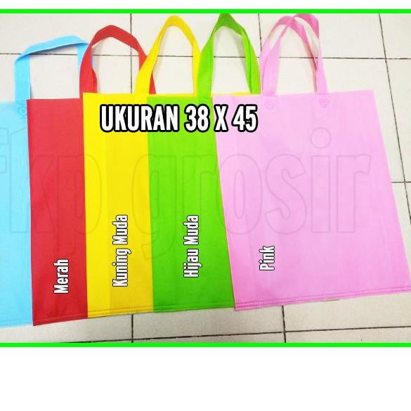

Grosir per Lusin - TAS SPUNBOND POLOS Tali dengan 3 ukuran 25, 30, dan 38cm - Tas GoodybagKODE PRODU