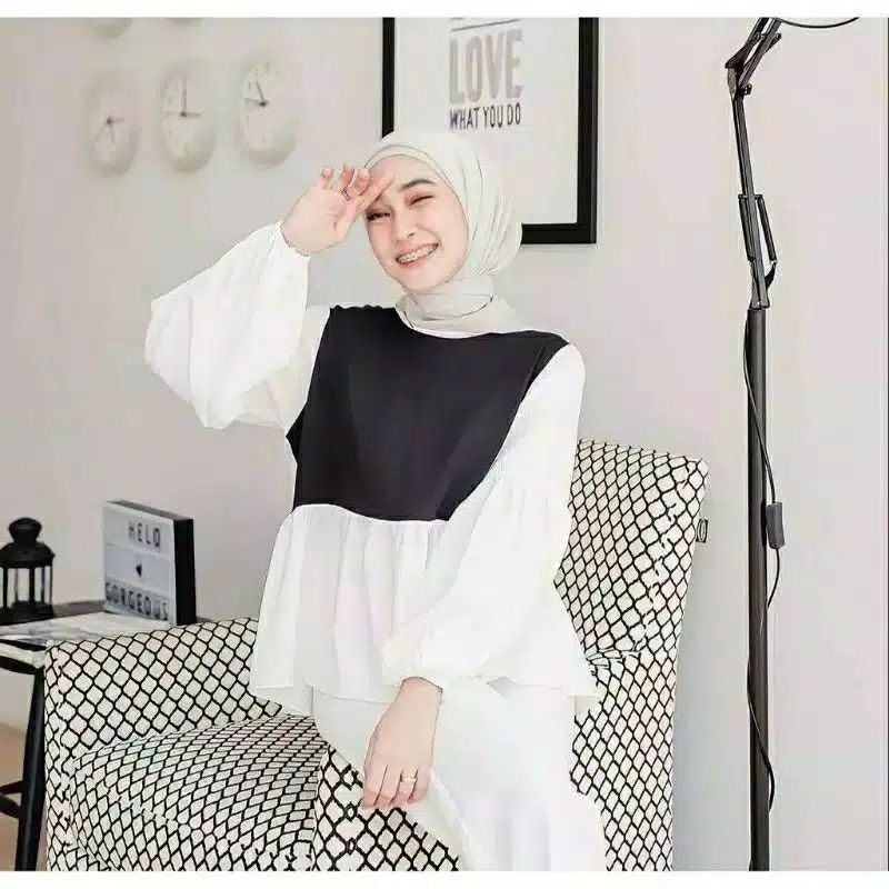 1KG MUAT 5PCS | BLOUSE MONOCHROME BLACK AND WHITE FASHION WANITA HITS SELEBGRAM MUSLIMAH