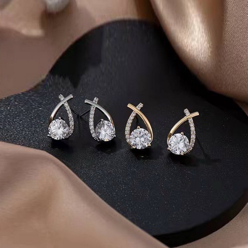 Anting Tusuk Wanita Desain Salib hollow Hias Berlian Gaya Korea Untuk Pesta