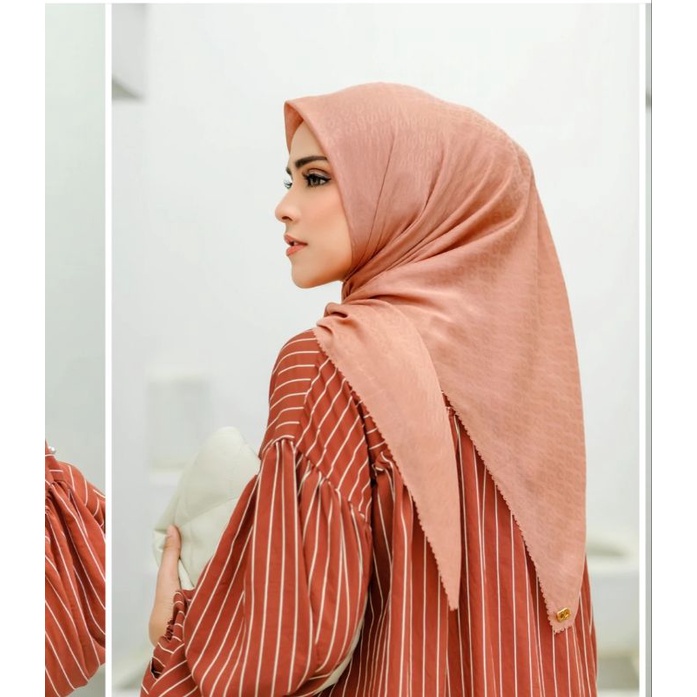 Buttonscraves - Tapis Embossed in Cantaloupe