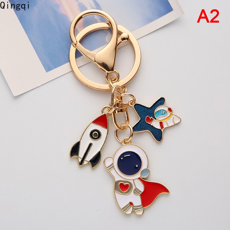 Gantungan Kunci Bentuk Astronot / Roket / Bintang Bahan Metal Charms