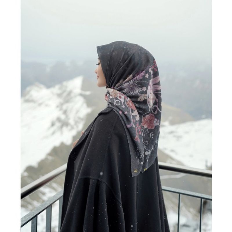 BUTTONSCARVES THE NADA SERIES RE SI