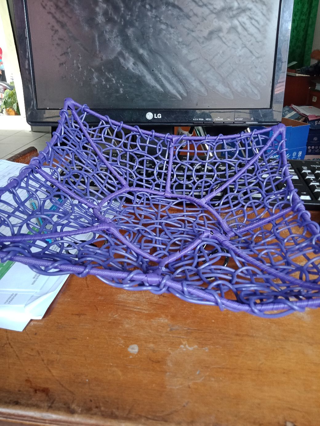 Keranjang Buah Bentuk Daun Rotan Sintetis