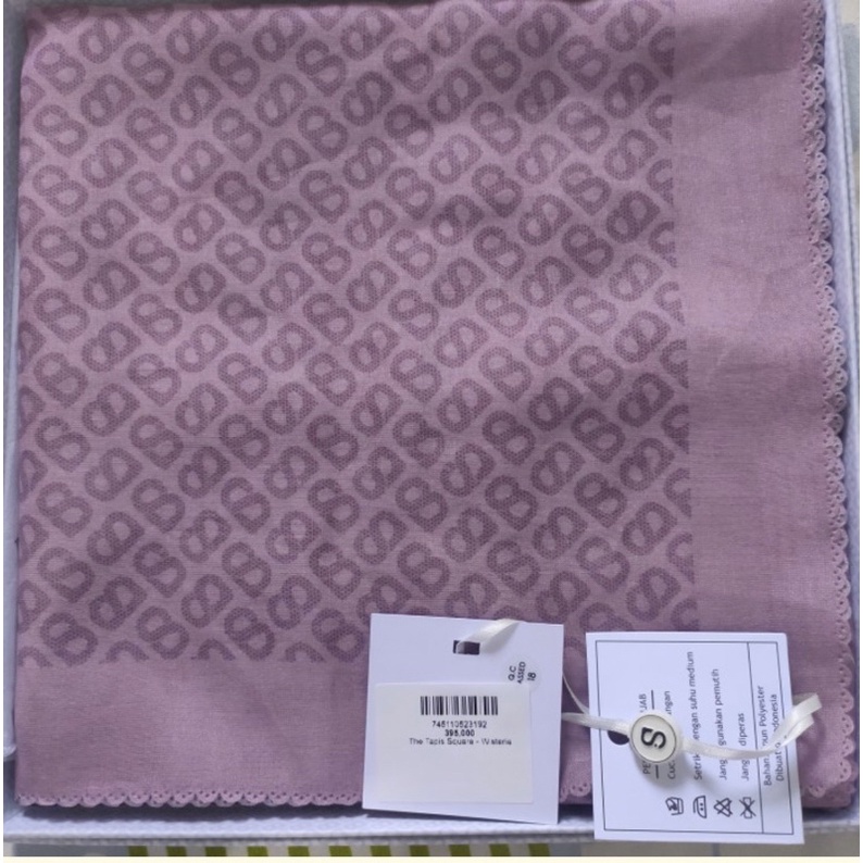 Buttonscarves Tapis Wisteria