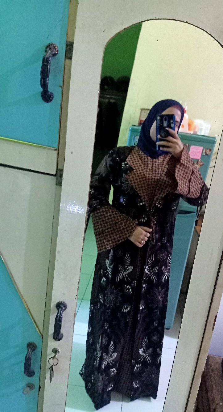 Batik Couple Keluarga • Batik Couple Keluarga Sania Ruffle Ori Ndoro Jowi Motif Dimensi Abu