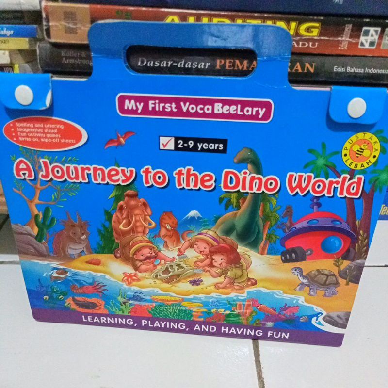 BUKU My first Voca Beelary A JOURNEY TO THE DINO WORLD